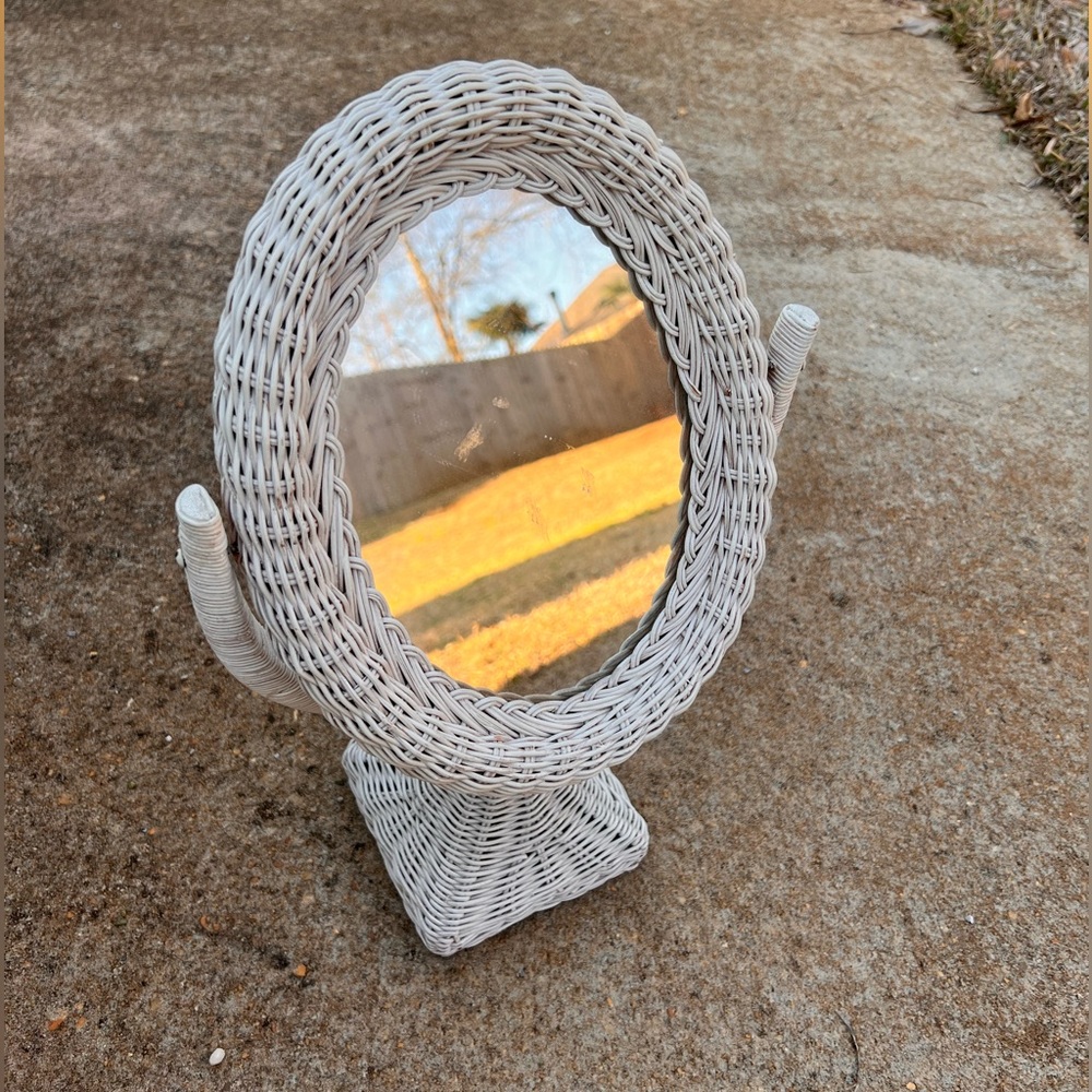 White Wicker Oval Vanity Tabletop Mirror Cottage Style. - Picture 8 of 8